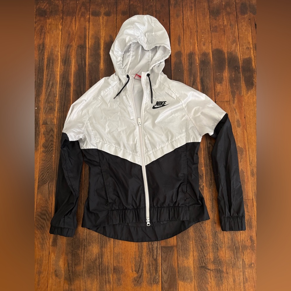 Nike Men's Black and White Windbreaker